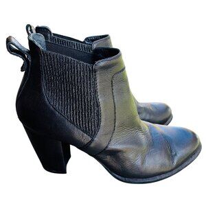 UGG Cobie II Women’s Size 9.5 Ankle Boots Booties Black Leather Chelsea Style